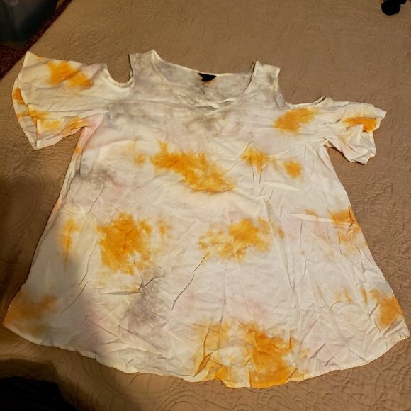 INTRO Dillard's Exclusive Tie-Dye Cold Shoulder - Picture 1 of 8